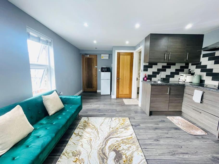 Bright Flat Near To Tower Bridge Londres