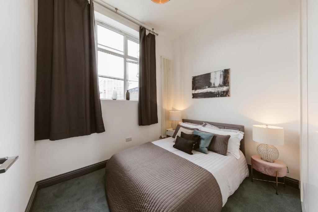 3 Bed Warehouse In Chiswick London
