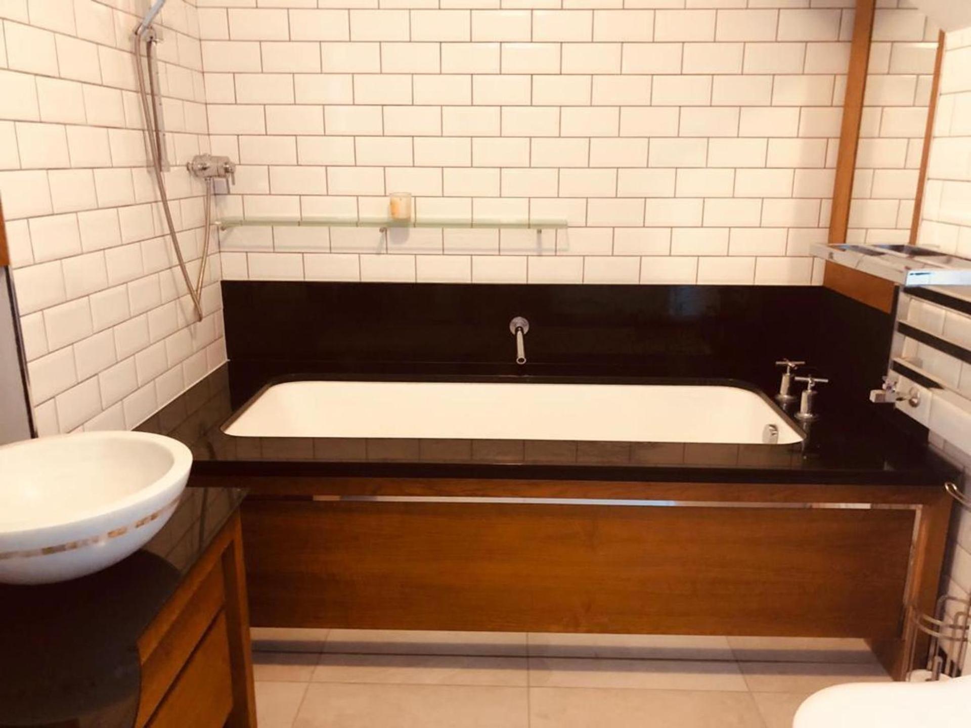 Luxury Spacious On Mattock Lane London