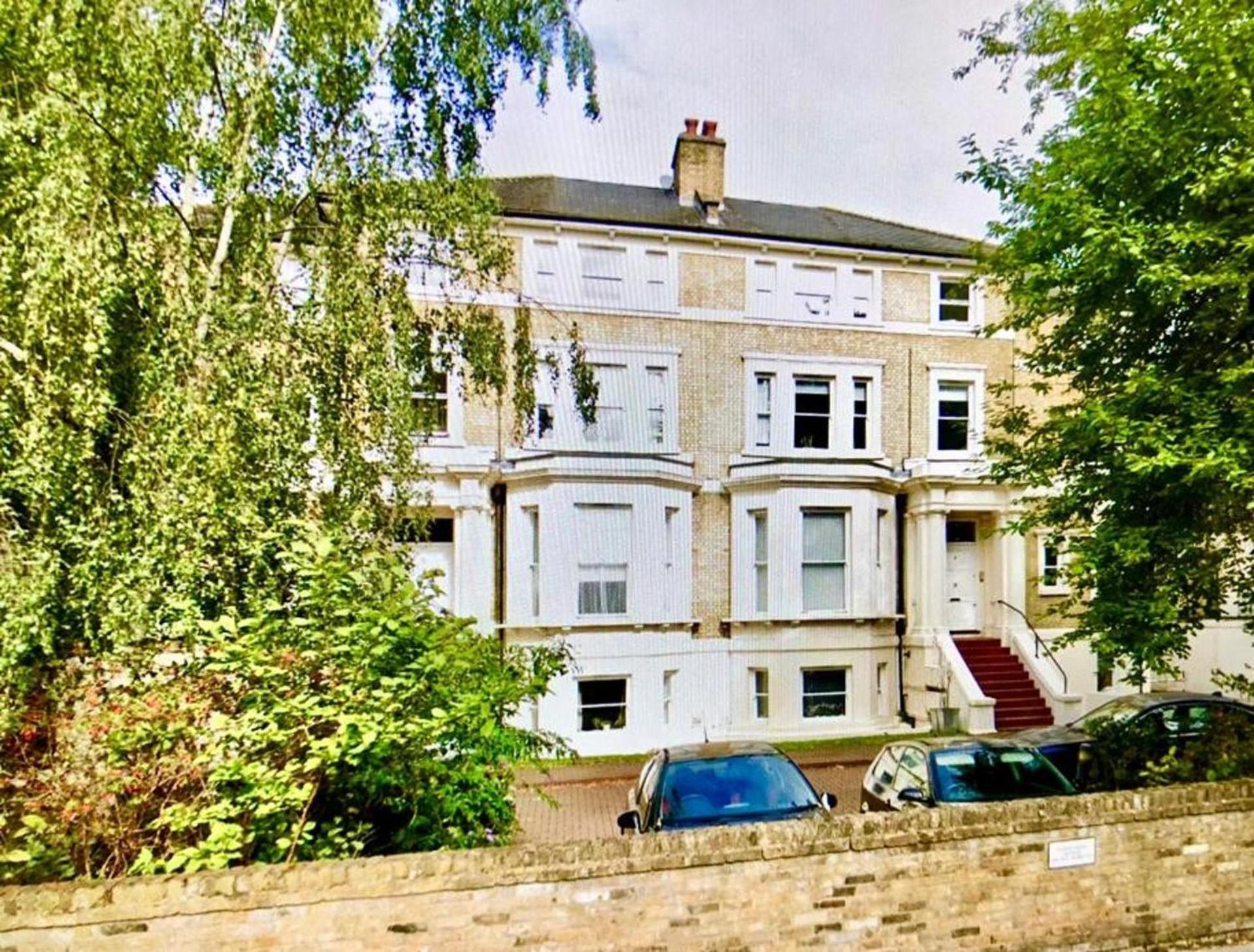 Luxury Spacious On Mattock Lane Apartment *