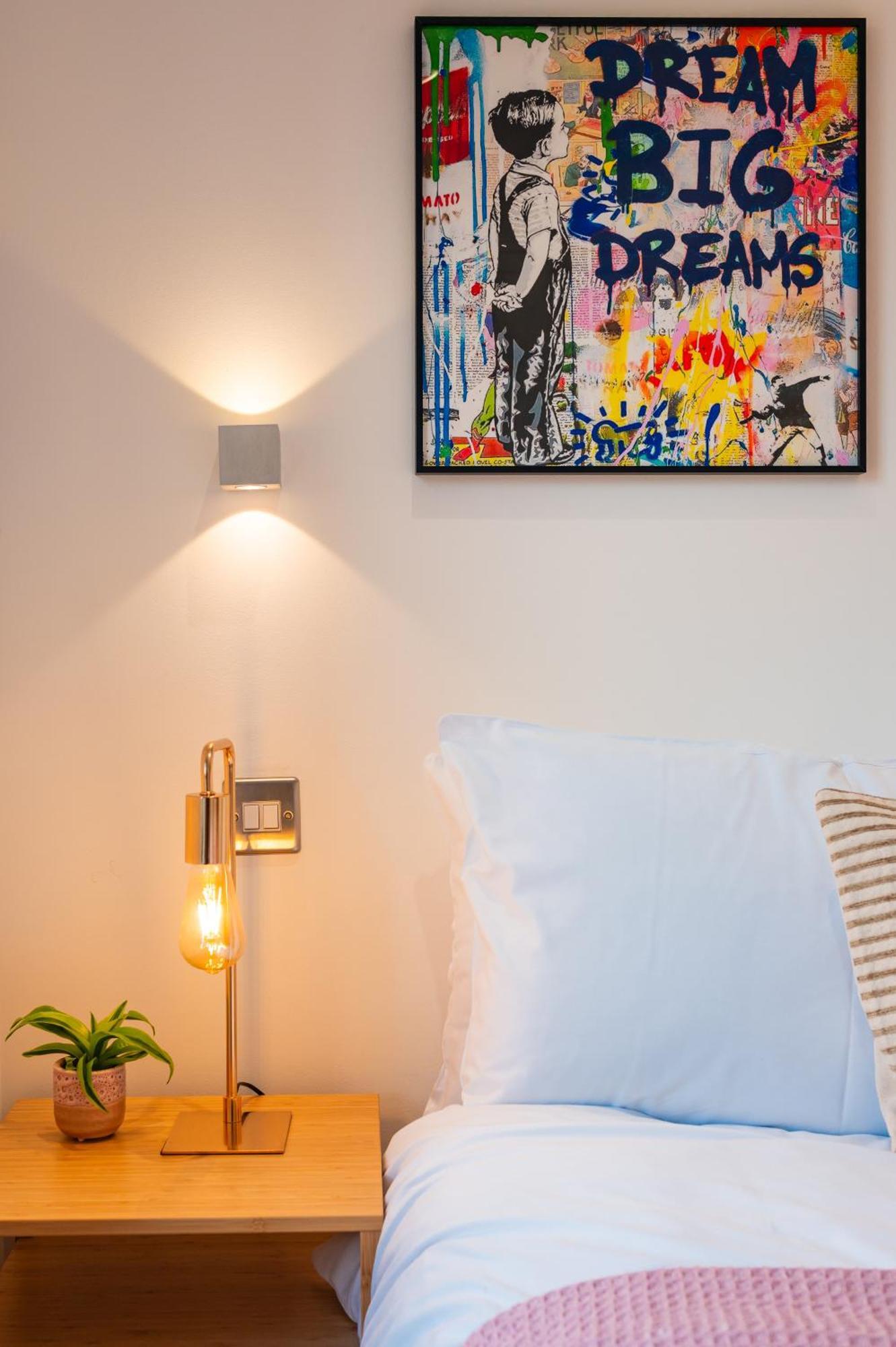 Apartment Urban Haven A Central Modern Gem *