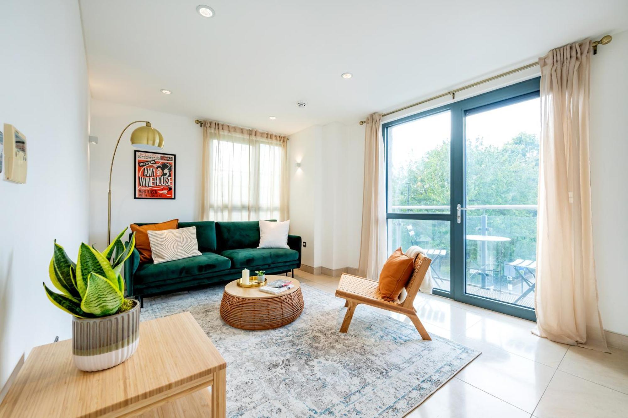 Urban Haven A Central Modern Gem *