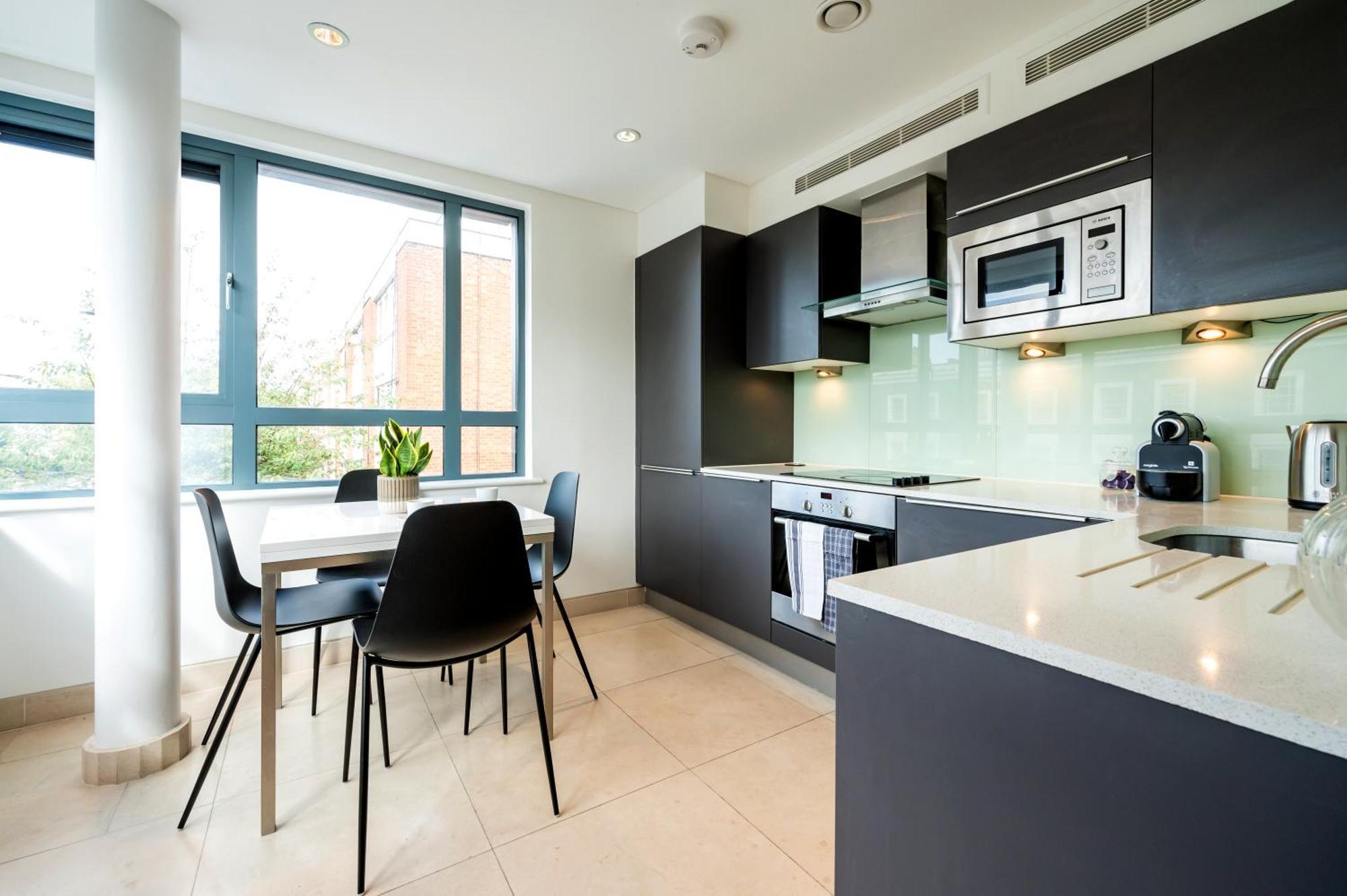 Urban Haven A Central Modern Gem Apartment