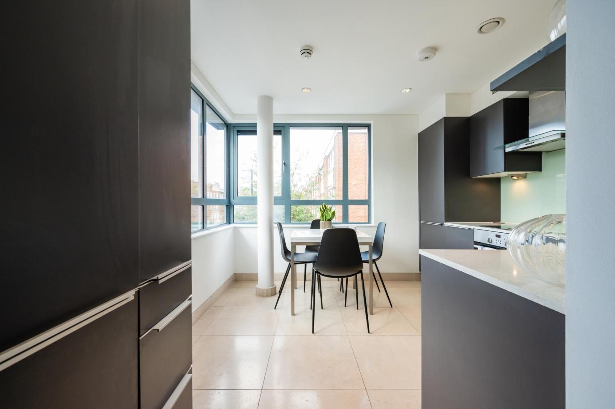 Urban Haven A Central Modern Gem Apartment
