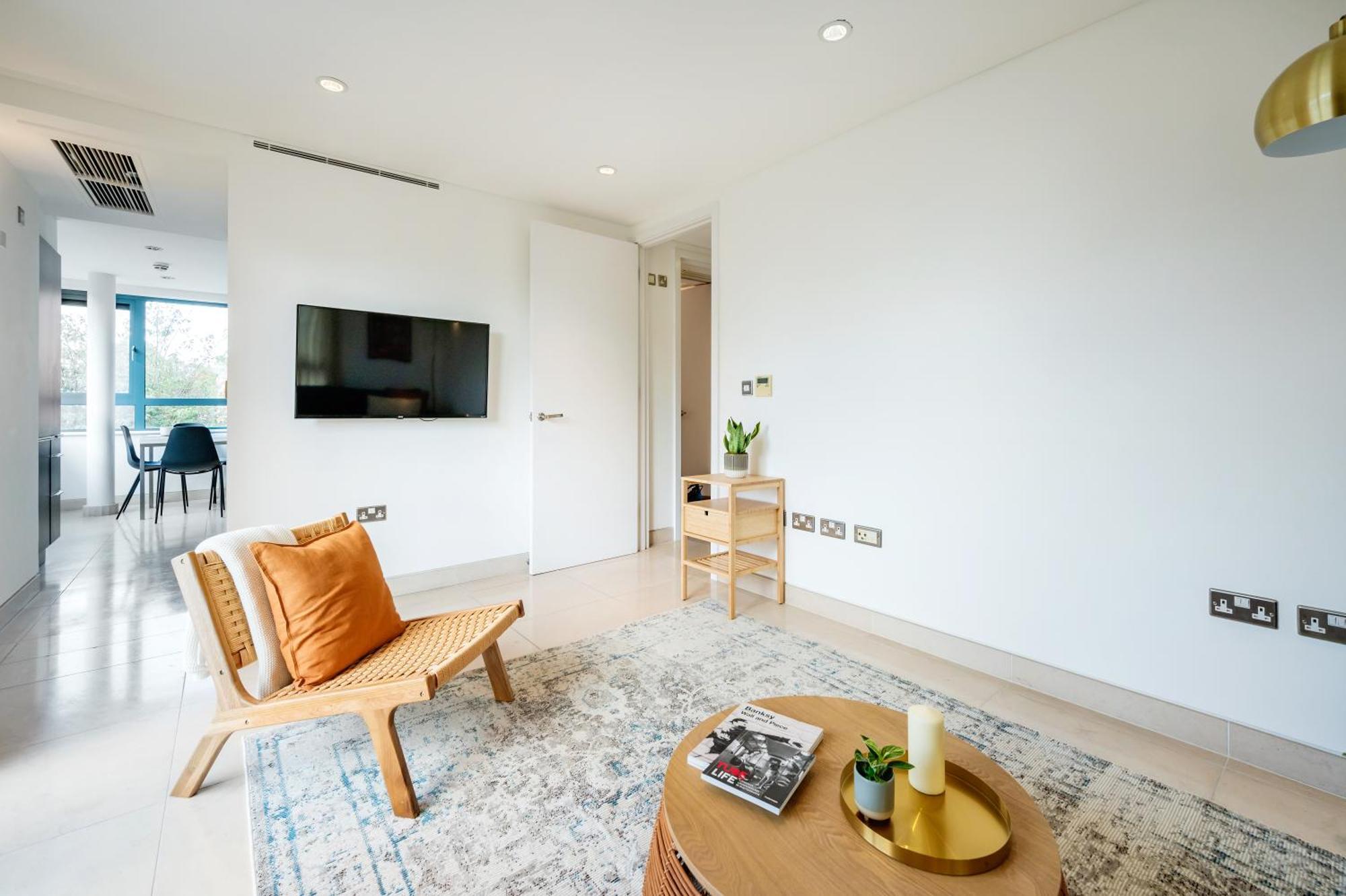 Urban Haven A Central Modern Gem *