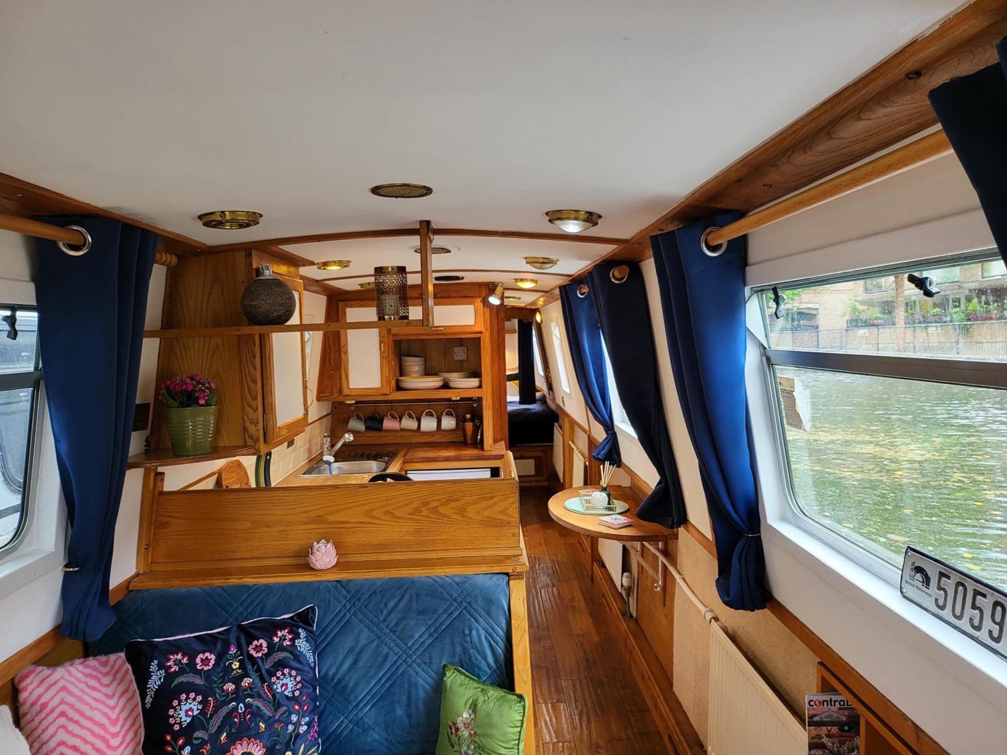 Botel Cosy Canal Boat In Little Venice For Family & Friends