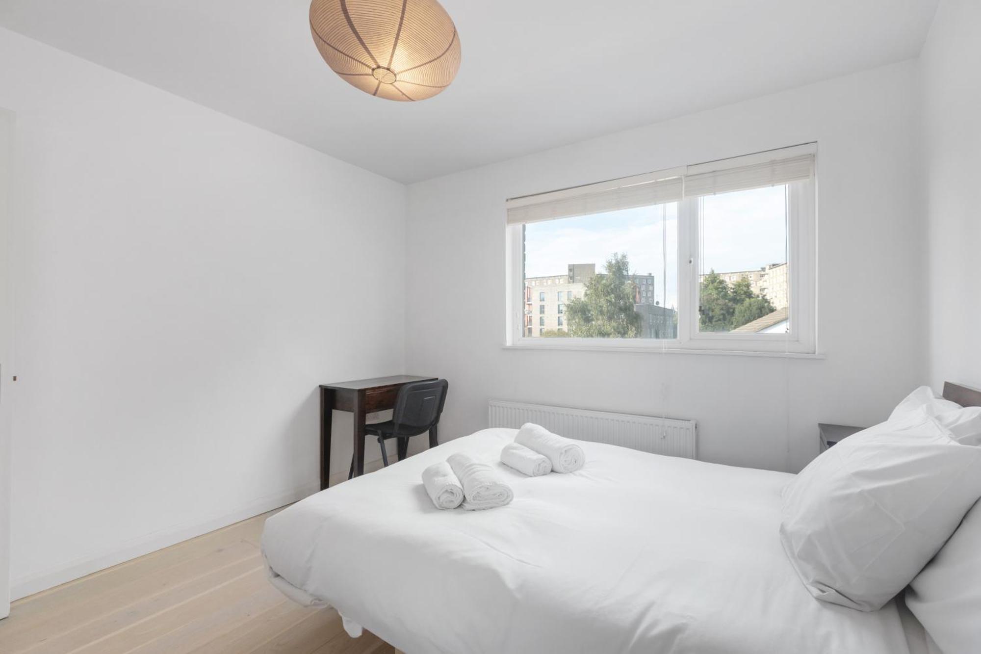 4 Bed 2 Bath - Modern Flat Right On Columbia Road! Holiday home