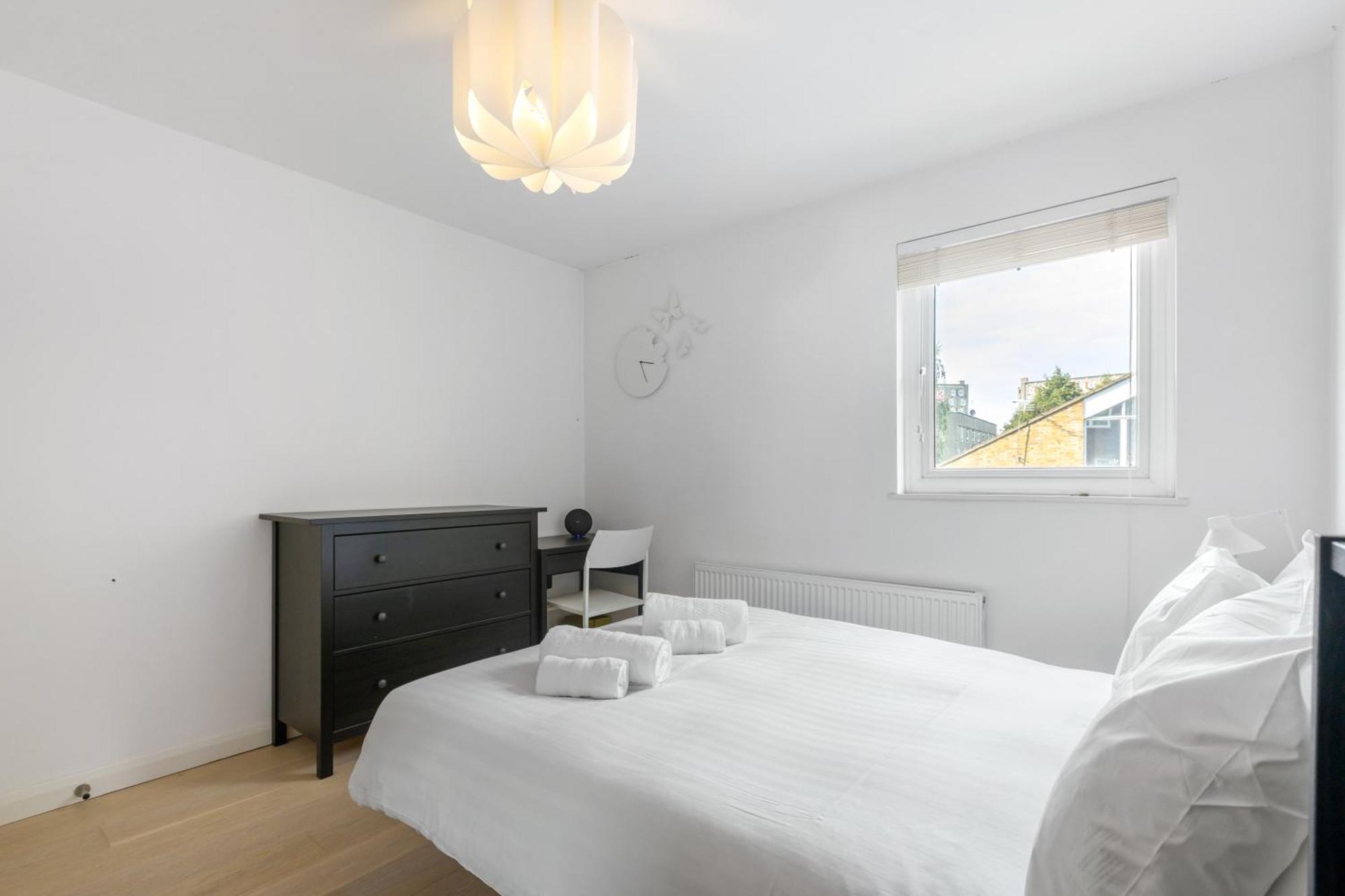 Holiday home 4 Bed 2 Bath - Modern Flat Right On Columbia Road! *