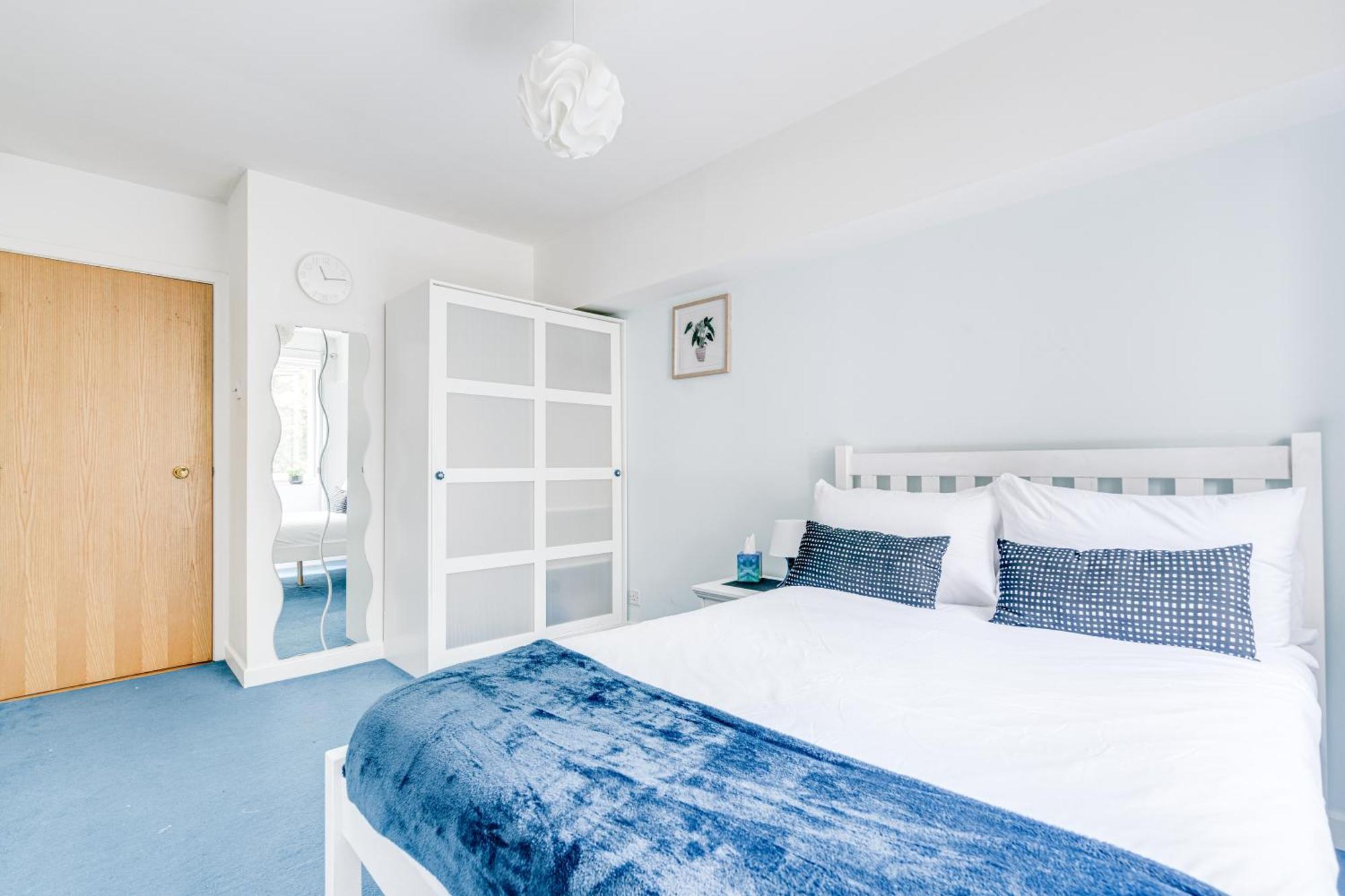 In Elephant & Castle With Parking Apartment London