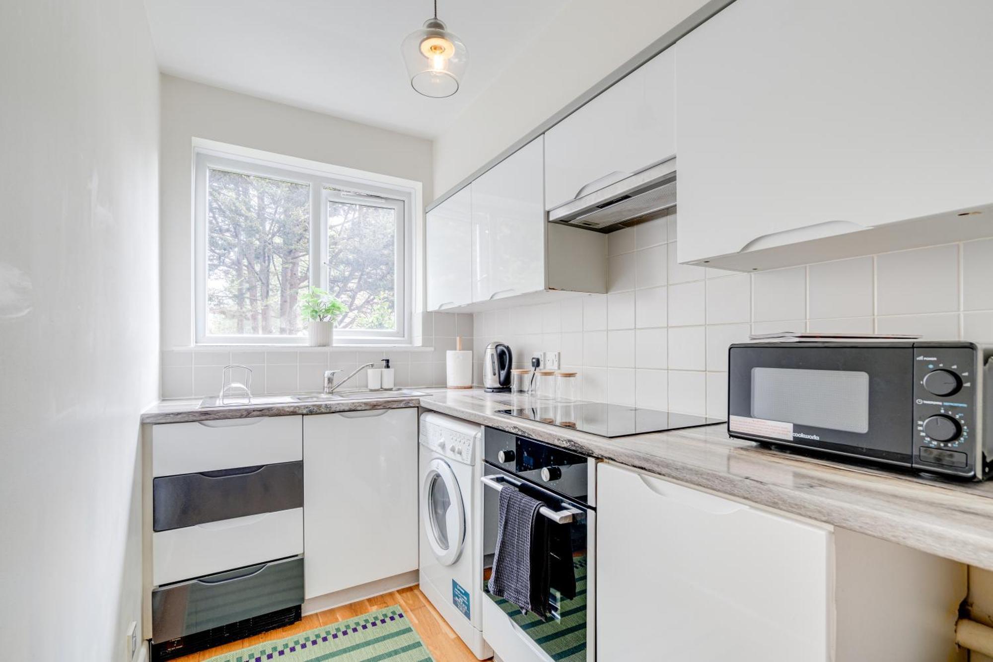 In Elephant & Castle With Parking Apartment *
