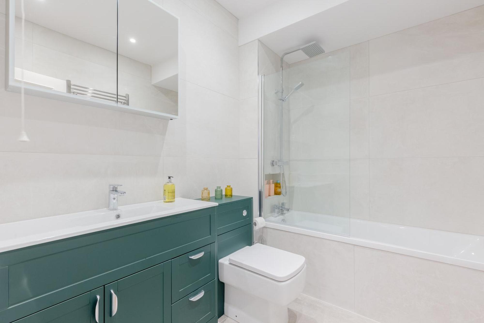 Sophisticated 2bd Flat With Patio West Kensington *