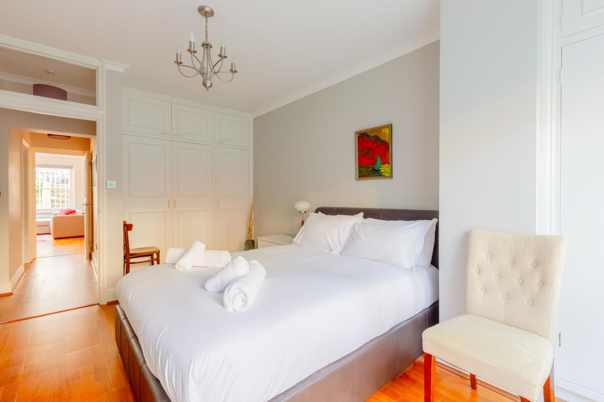 Apartment Sophisticated 2bd Flat With Patio West Kensington London