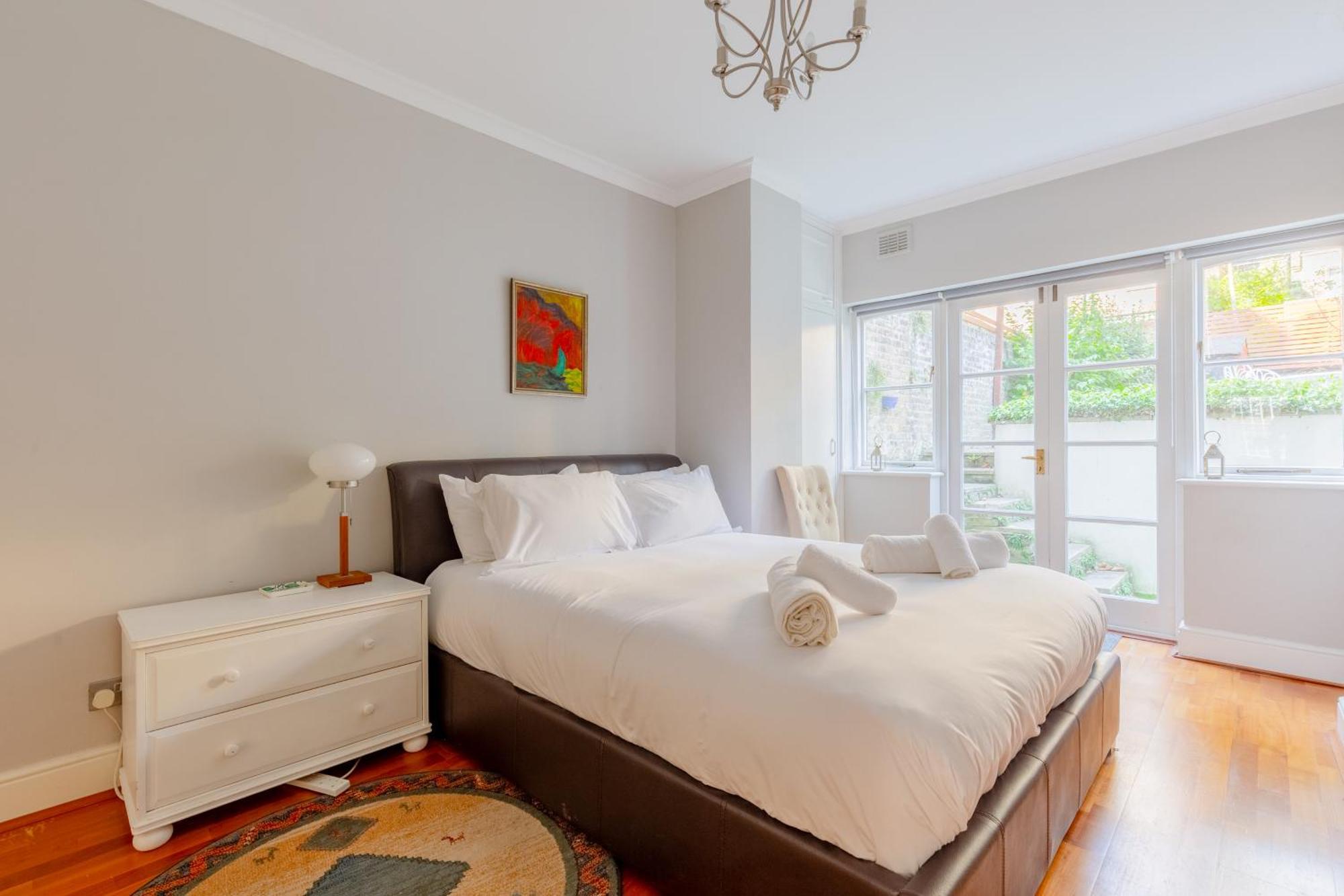 Apartment Sophisticated 2bd Flat With Patio West Kensington *
