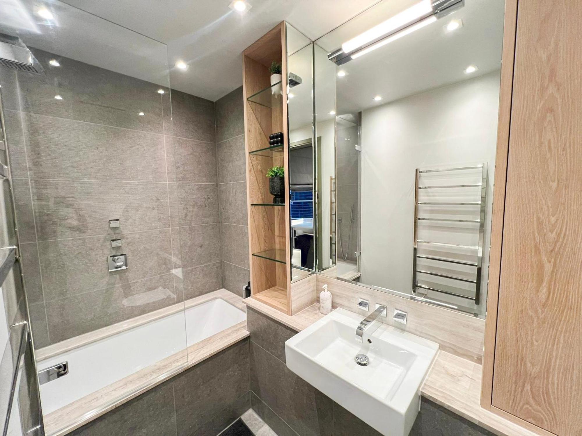 Apartment Posh 3 Bedroom Flat With Terrace And Indoor Fireplace In Mayfair, Near Hyde Park London