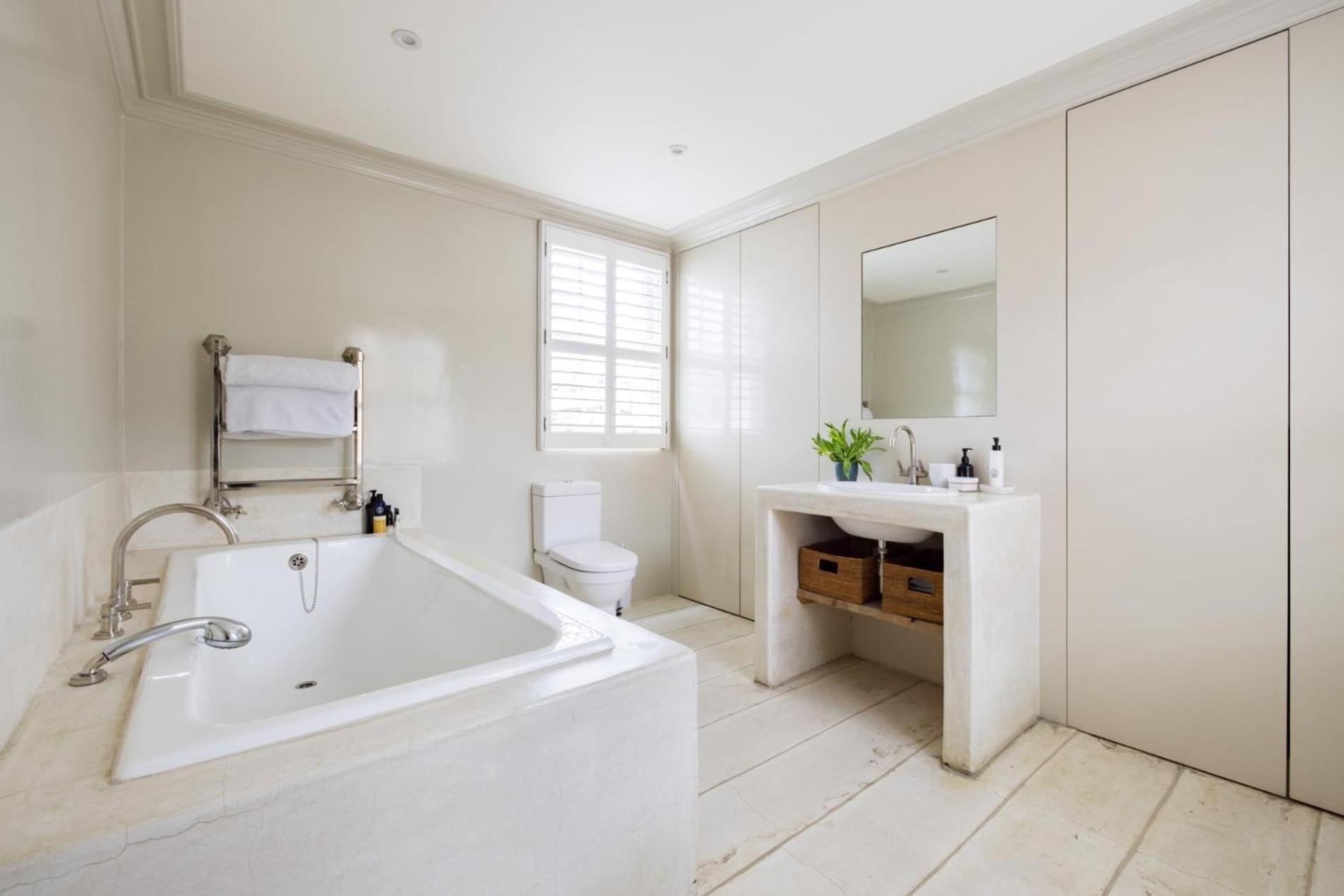 Living - 3 Bedroom In Chelsea Apartment