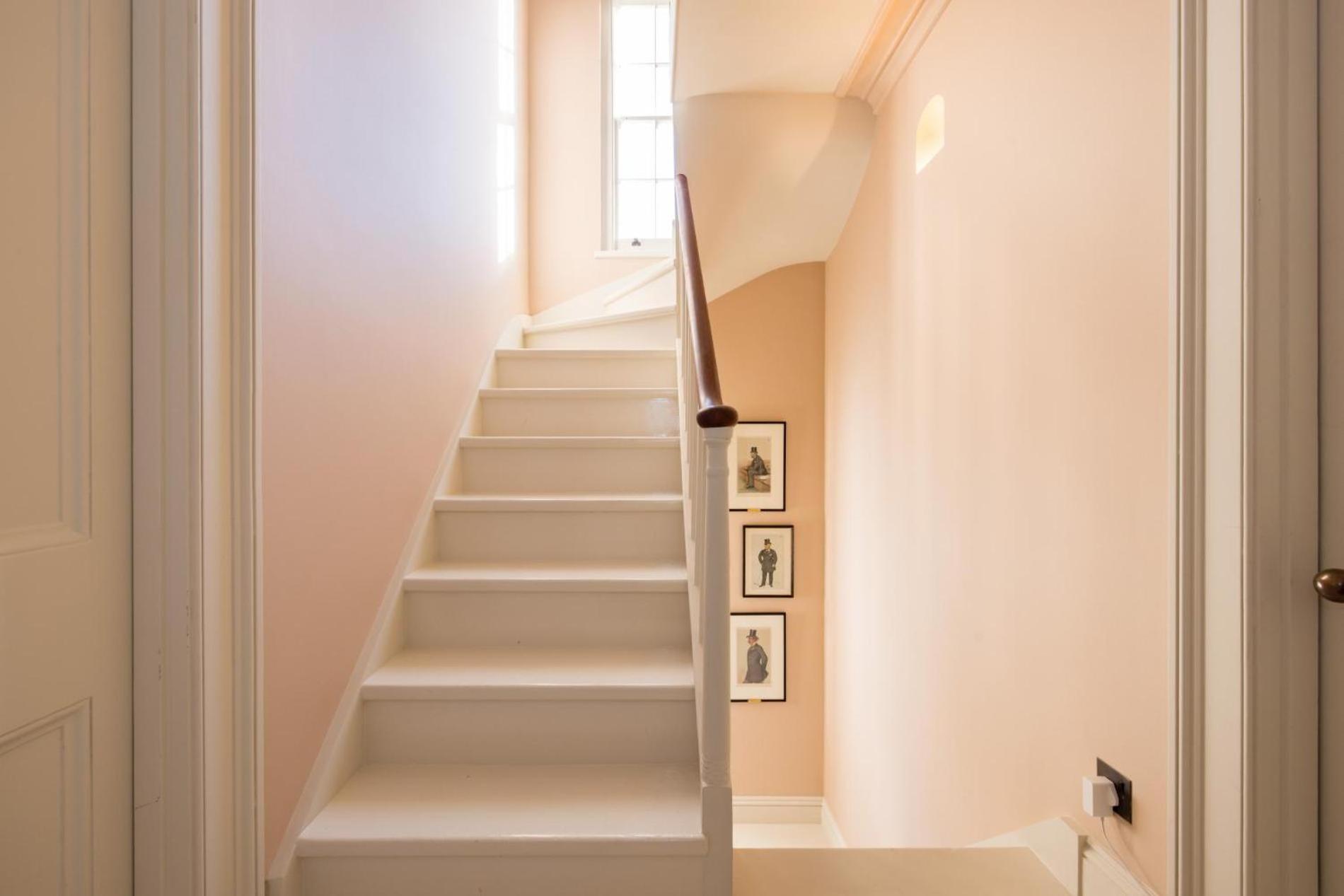 Living - 3 Bedroom In Chelsea Apartment *