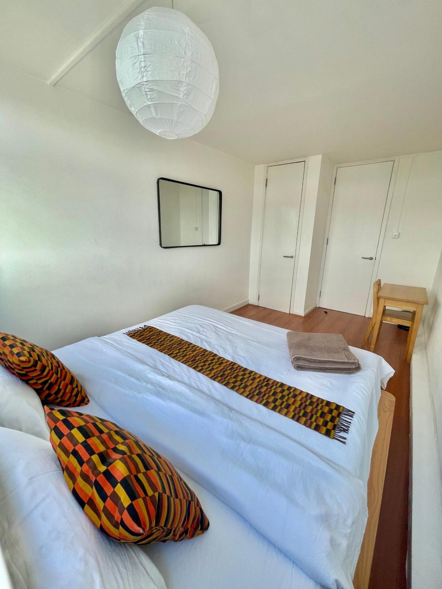 Bright 2-bedroom In Soho High-rise With Skyline Views Londres