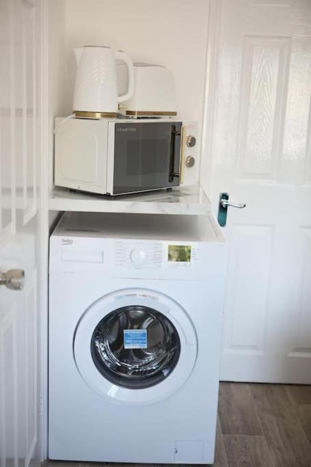 Wanstead Gem! Bright, Cosy & Immaculate 1 Bed On The High Street!