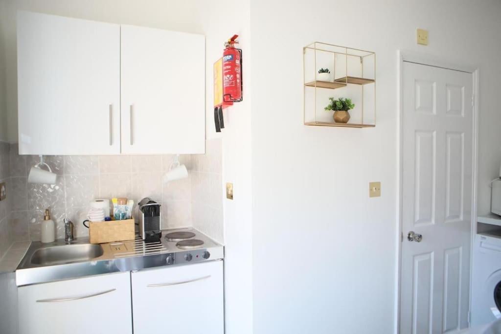 Apartment Wanstead Gem! Bright, Cosy & Immaculate 1 Bed On The High Street!