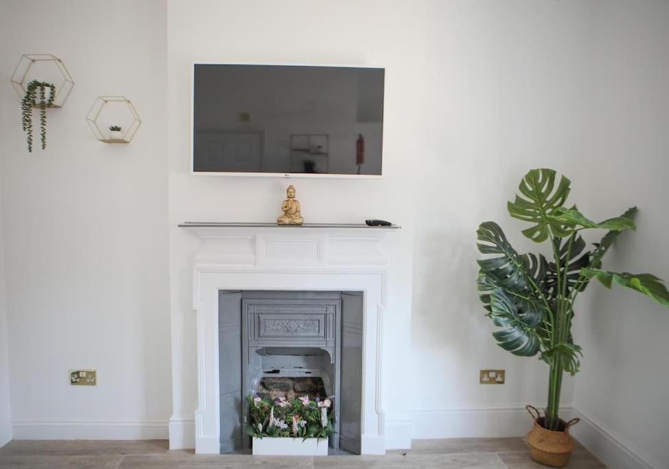 Apartment Wanstead Gem! Bright, Cosy & Immaculate 1 Bed On The High Street!
