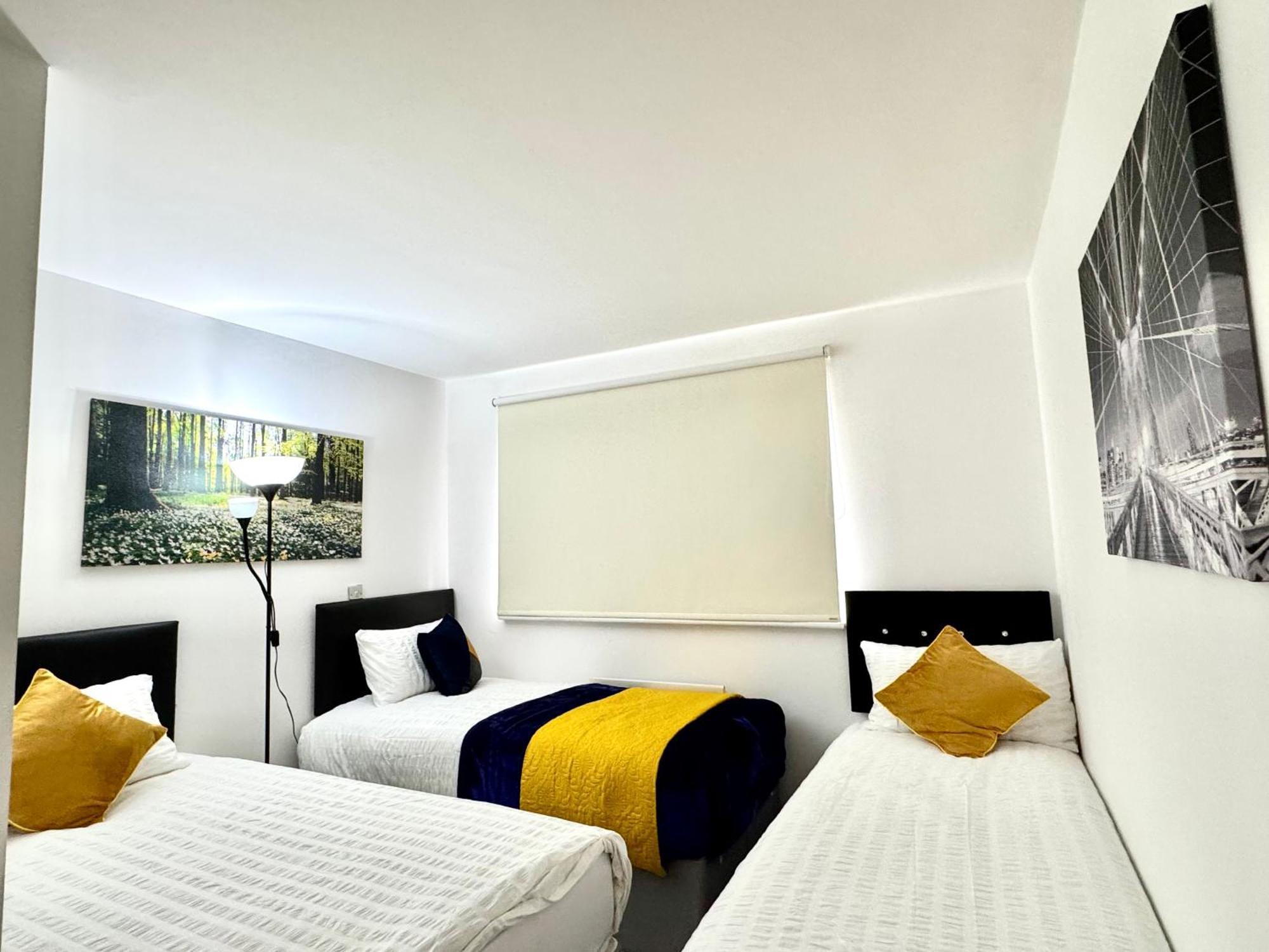 2 Bed, 2 Bath, Ground Floor Whole With Parking, Near & Stratford, Close To Station, Zone 2 Apartment London