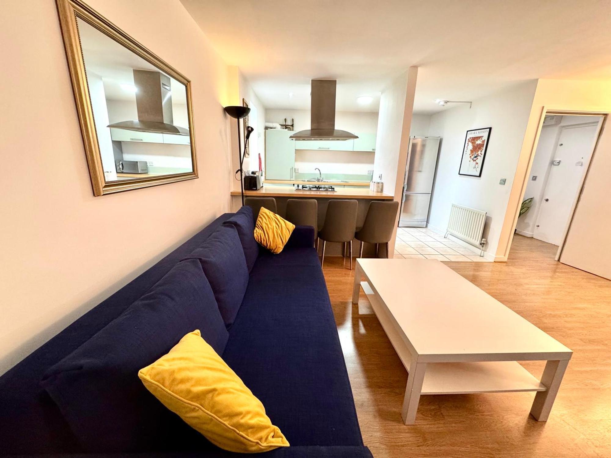 2 Bed, 2 Bath, Ground Floor Whole With Parking, Near & Stratford, Close To Station, Zone 2 * London