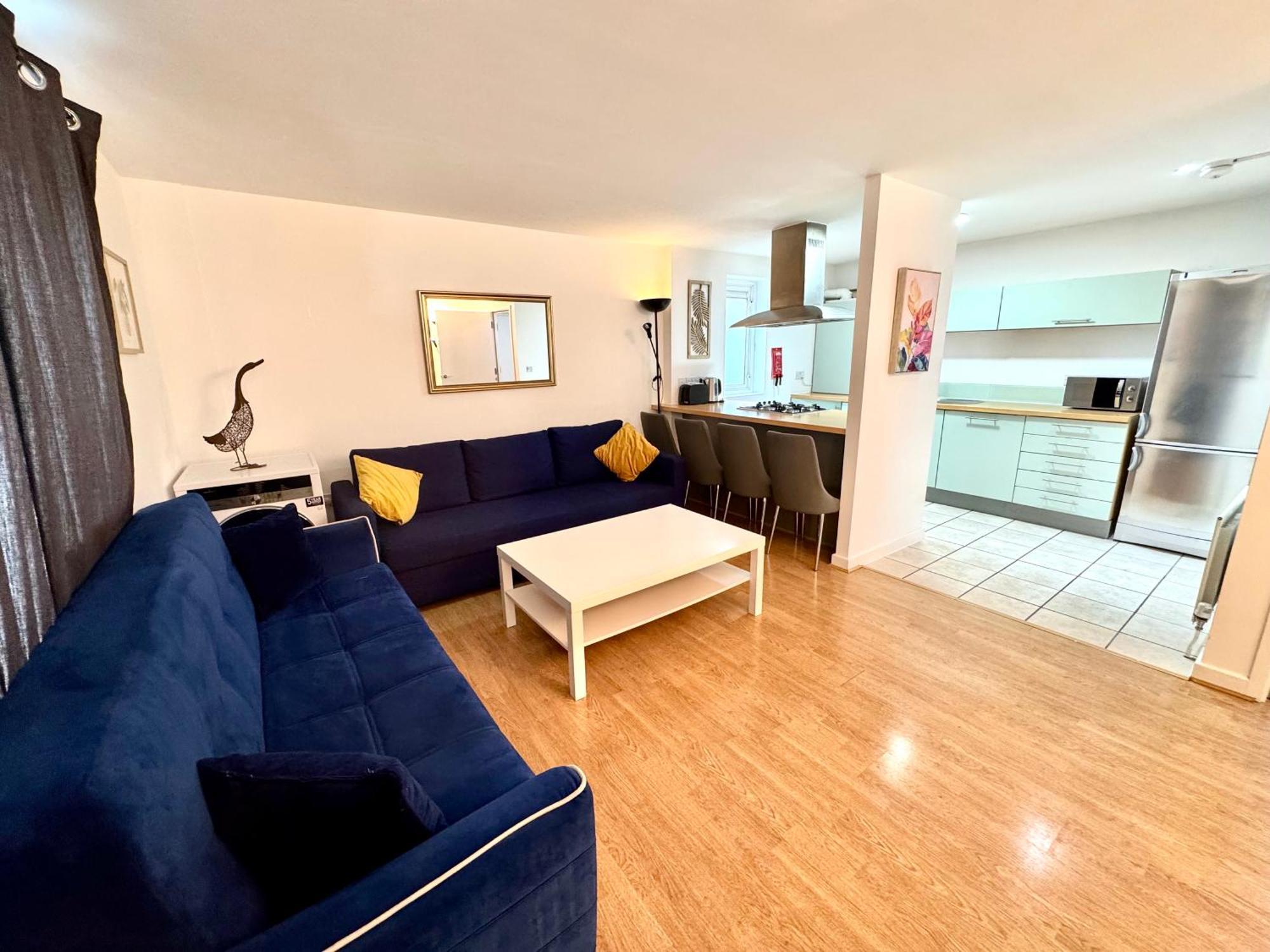 Apartment 2 Bed, 2 Bath, Ground Floor Whole With Parking, Near & Stratford, Close To Station, Zone 2 London