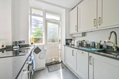 2-bedroom Flat With Garden Near Regent's Park Apartamento