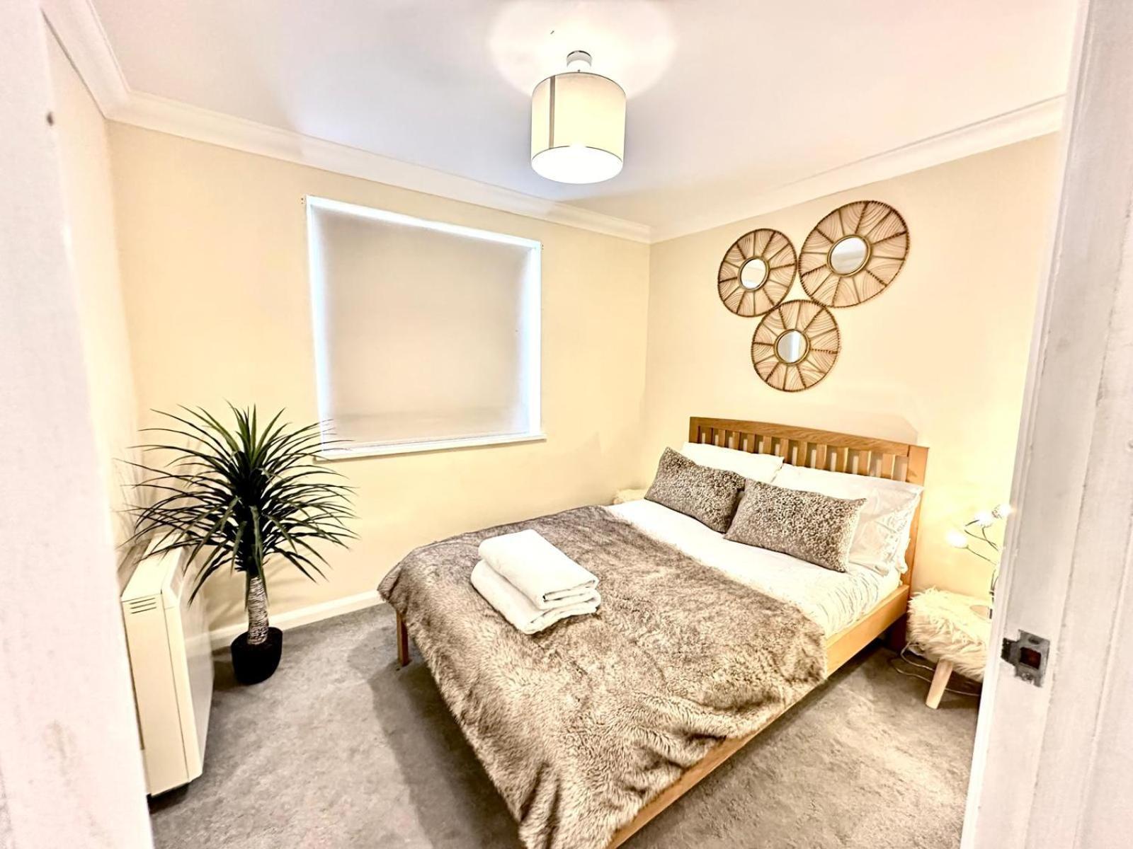 Central Beautiful Two Bedroom *