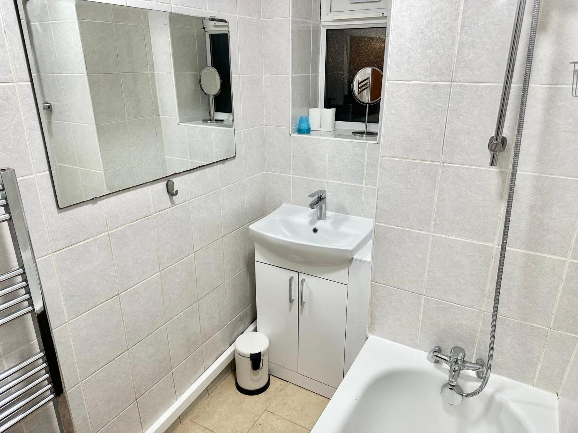Apartment Comfortable Two Bed Flat Near Richmond Park *