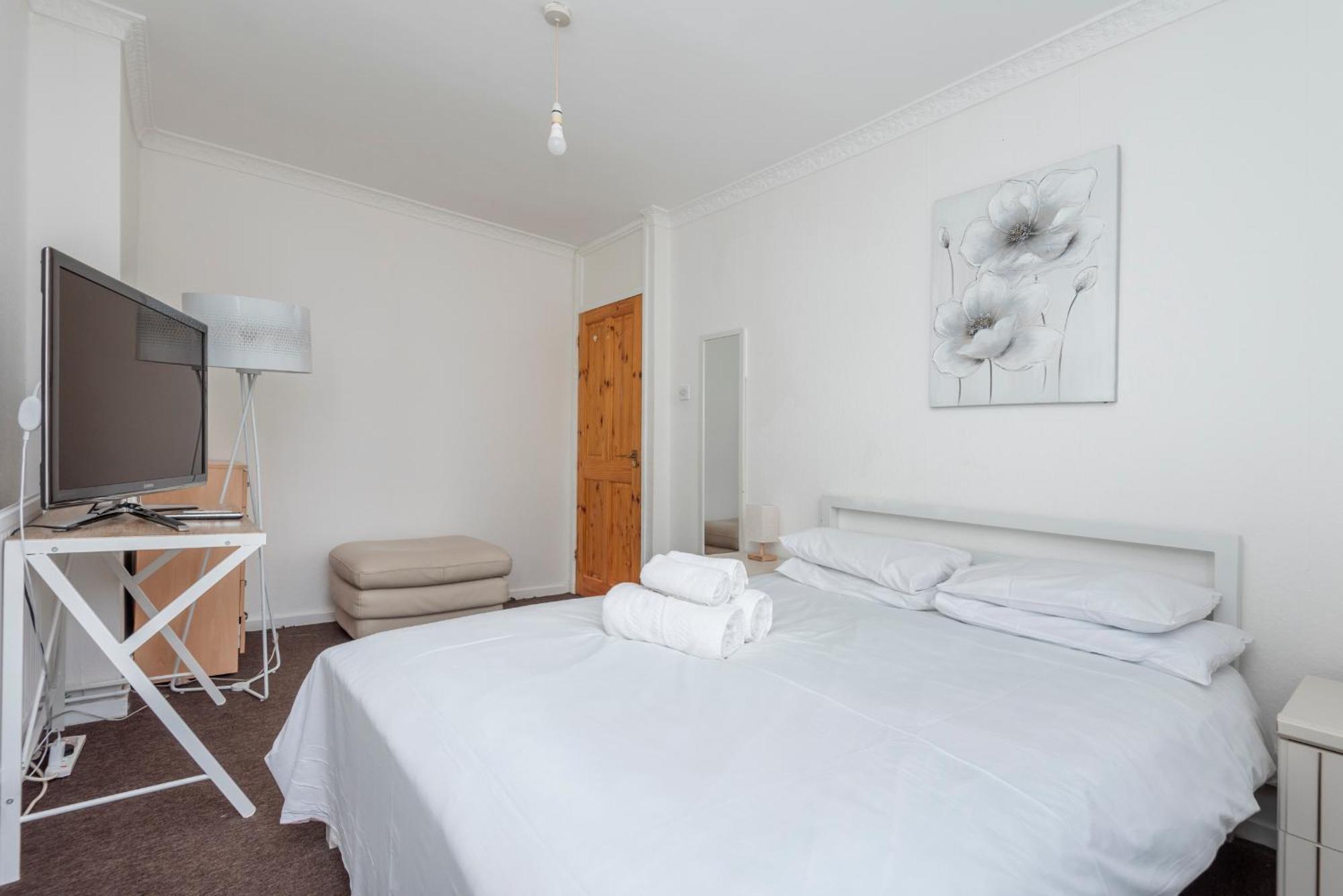 Entire 3 Bedroom Luxury In With Private Balcony * Londres