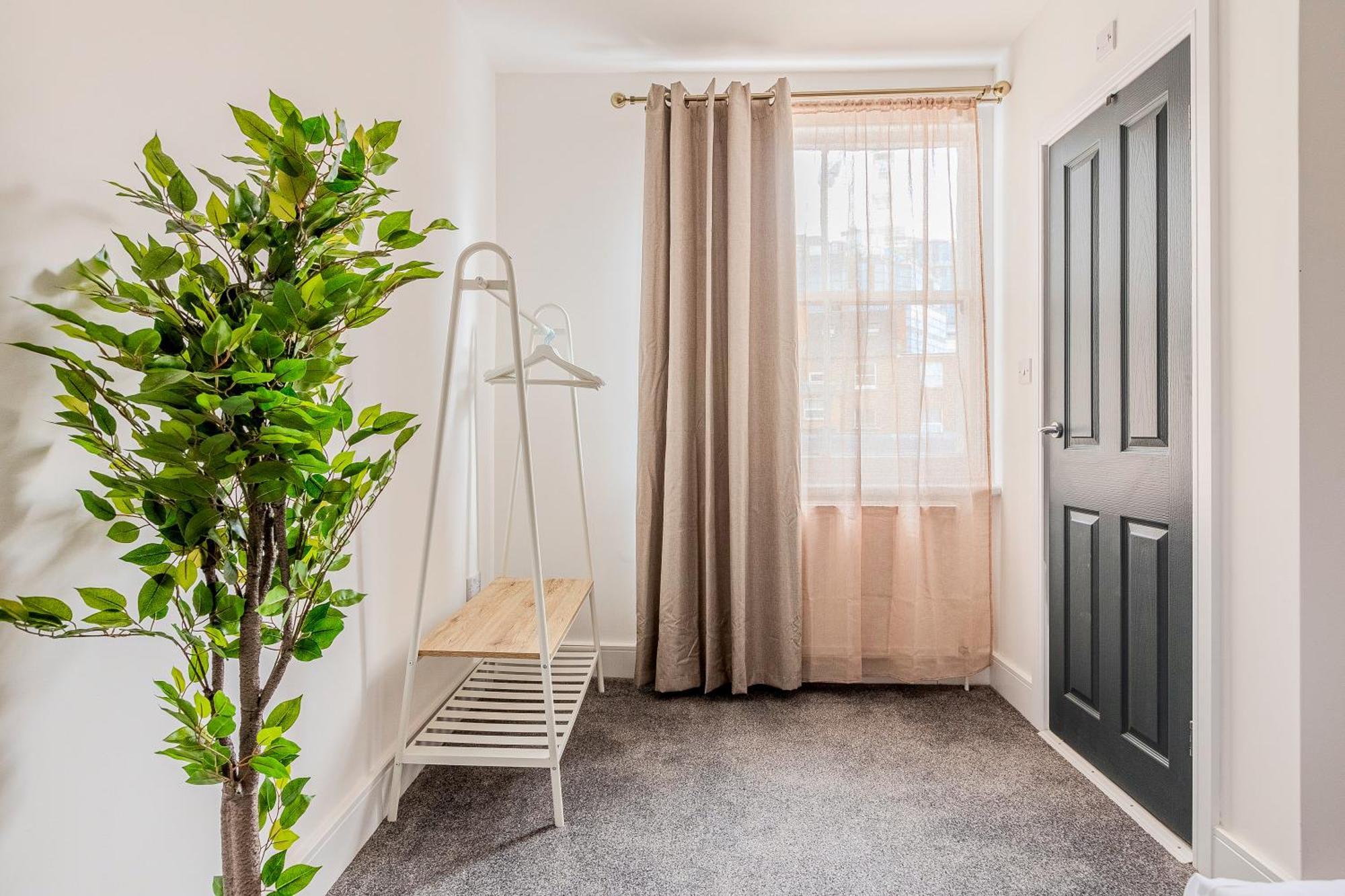 Large & Charming 5br House Near Kensington Olympia * London