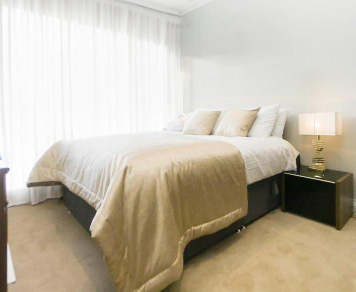 Spacious & Modern By Wembley