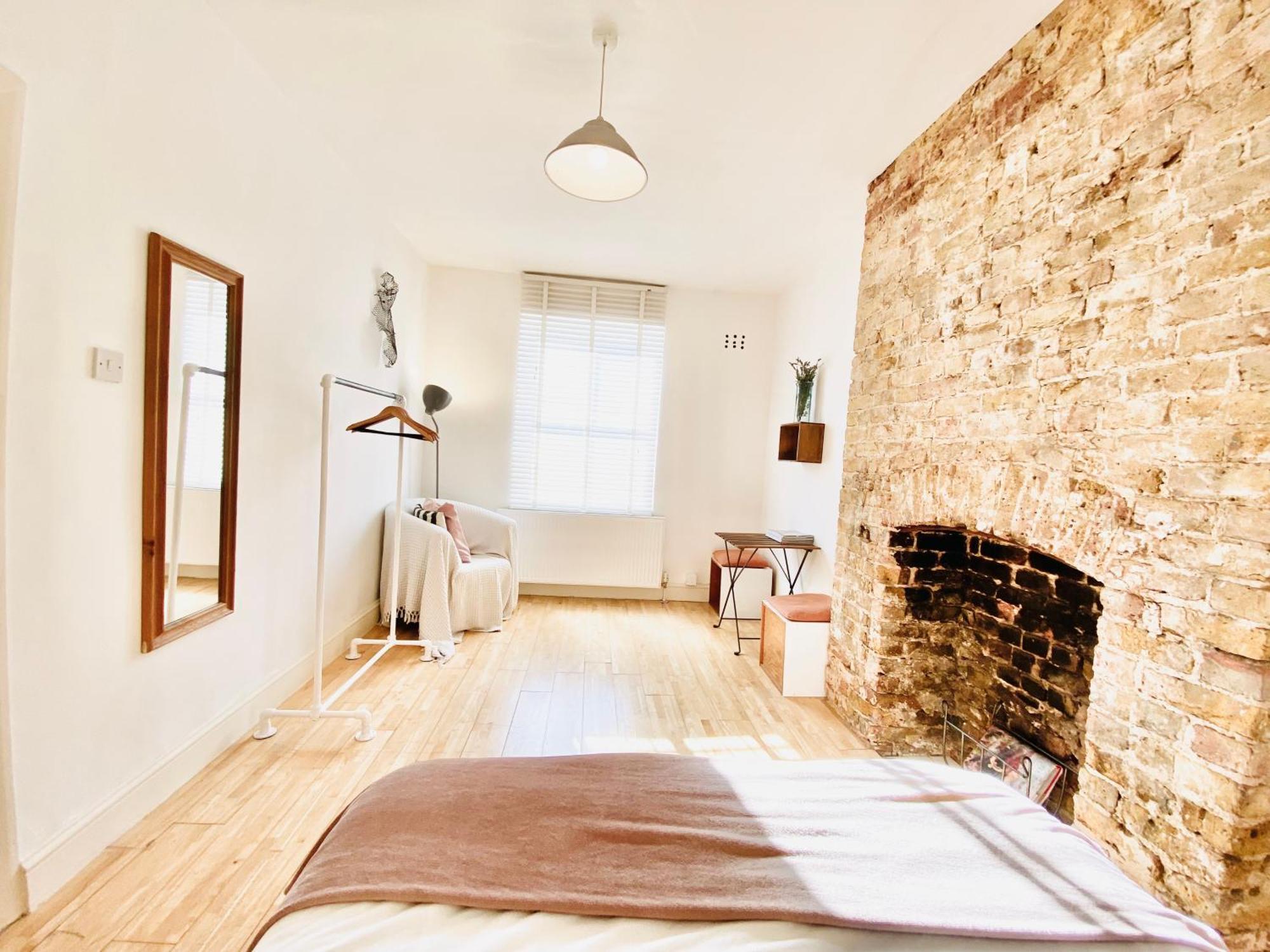 London's East End 2 Bedroom *