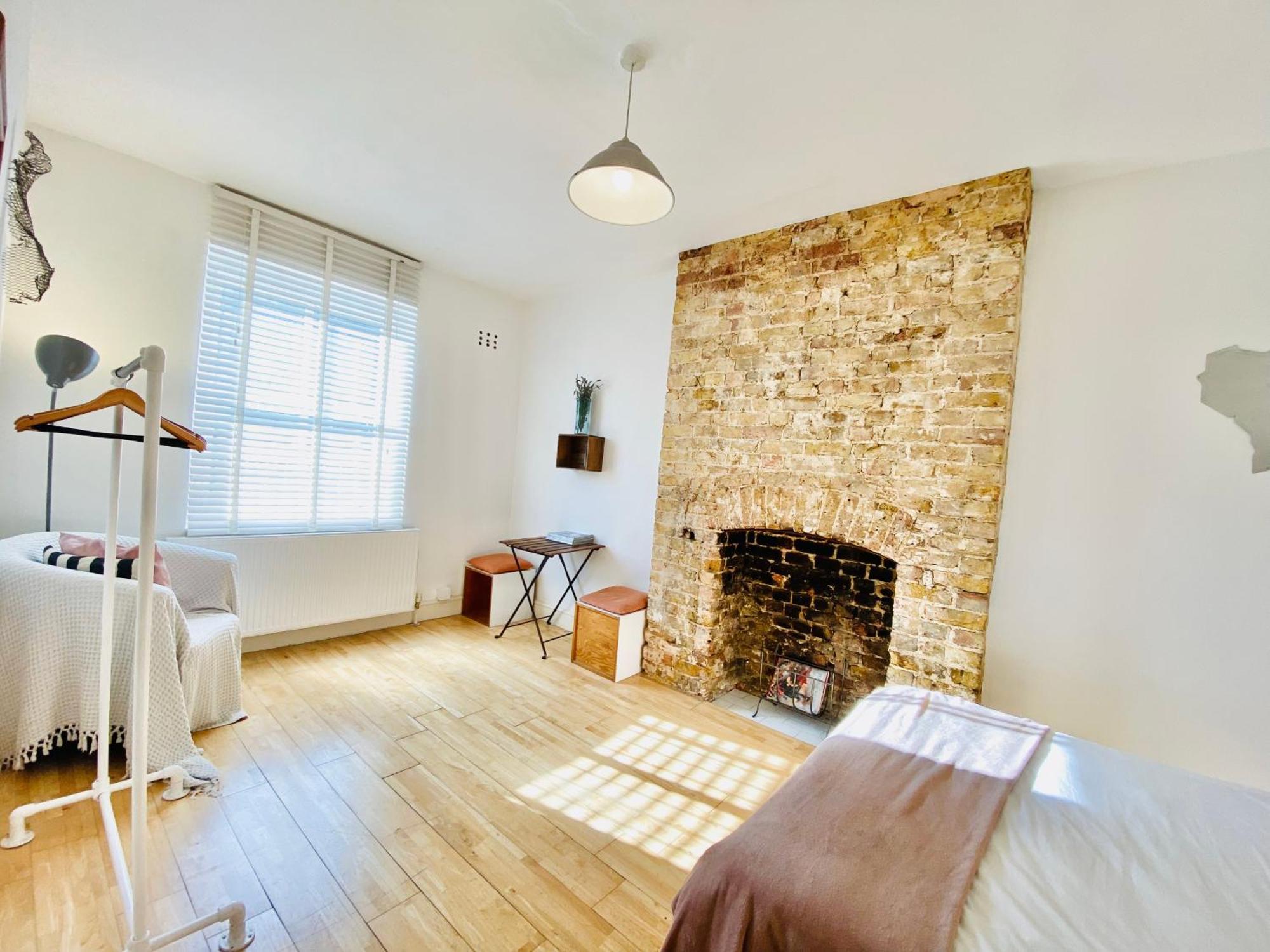 London's East End 2 Bedroom Apartment