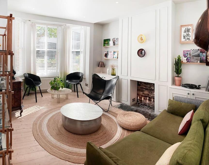 Stylish & Spacious! A Victorian House In Zone 1! * London