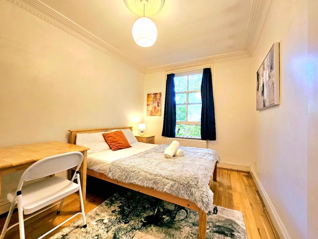 Beautiful Kensington 3 Minutes Walk To Earl's Court Station Apartment *