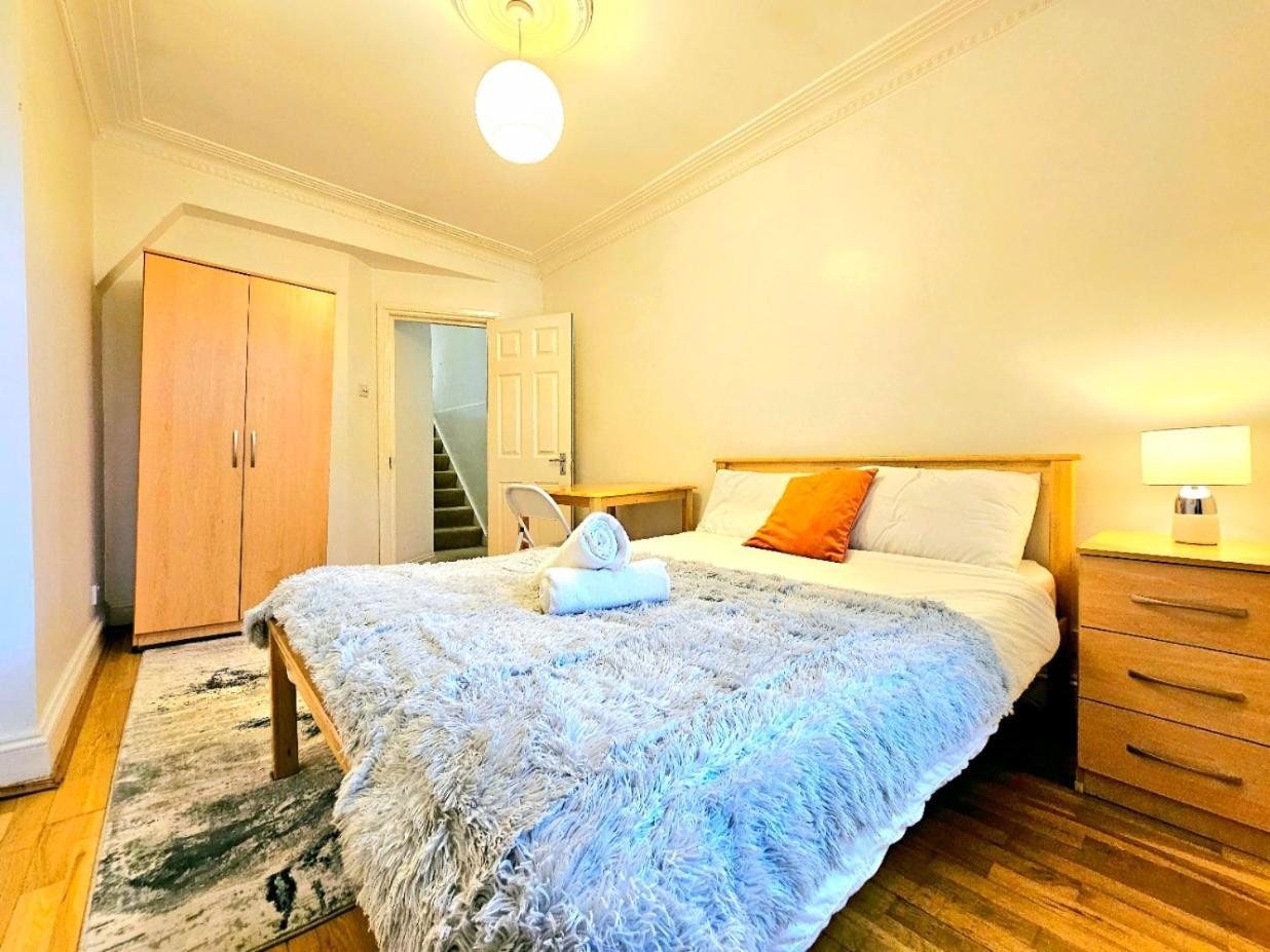 Beautiful Kensington 3 Minutes Walk To Earl's Court Station Apartment London