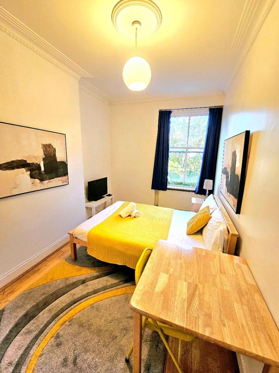 Beautiful Kensington 3 Minutes Walk To Earl's Court Station Apartment