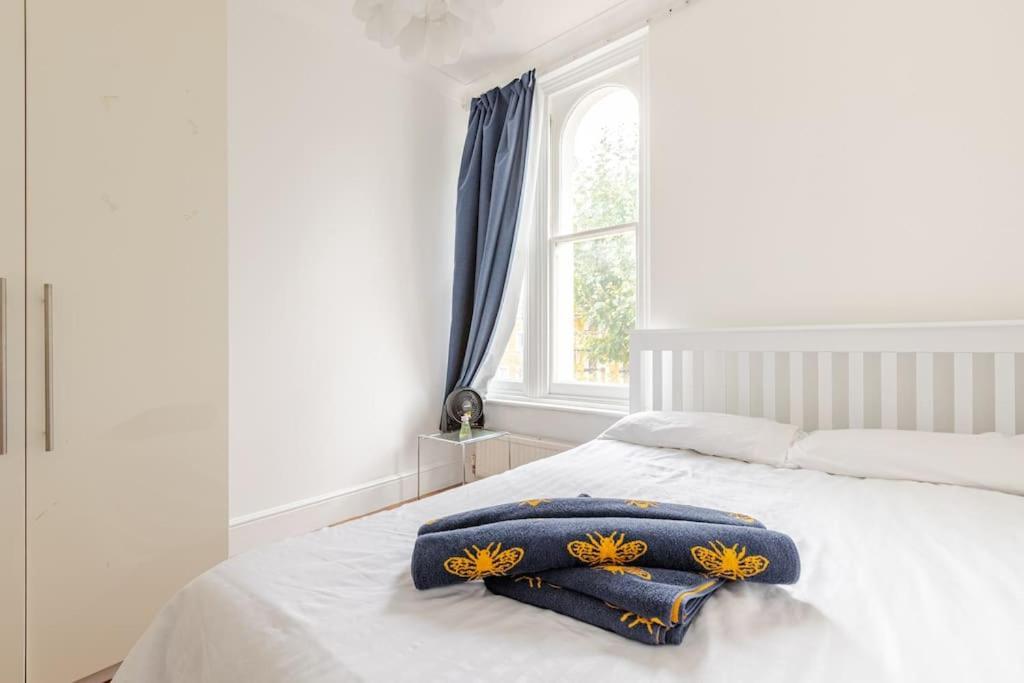 2 Bedroom Flat In St Johns Wood Apartment