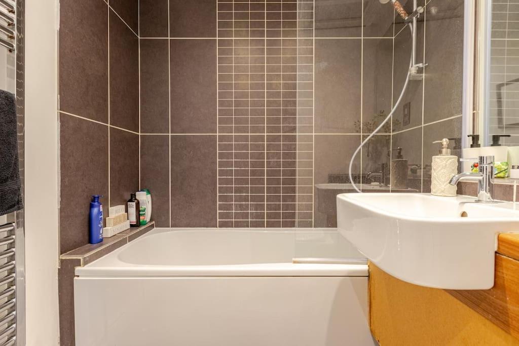 2 Bedroom Flat In St Johns Wood Apartment London