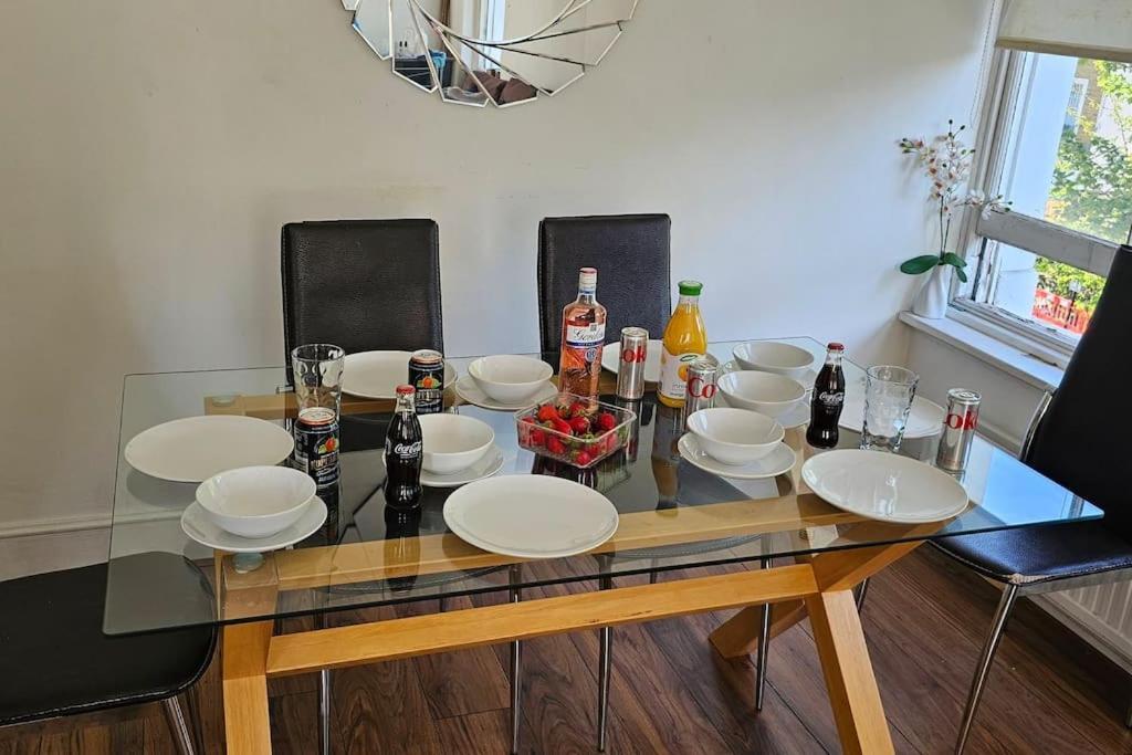 2 Bedroom Flat In St Johns Wood Apartment