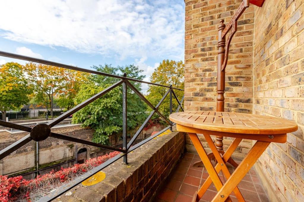 2 Bedroom Flat In St Johns Wood London