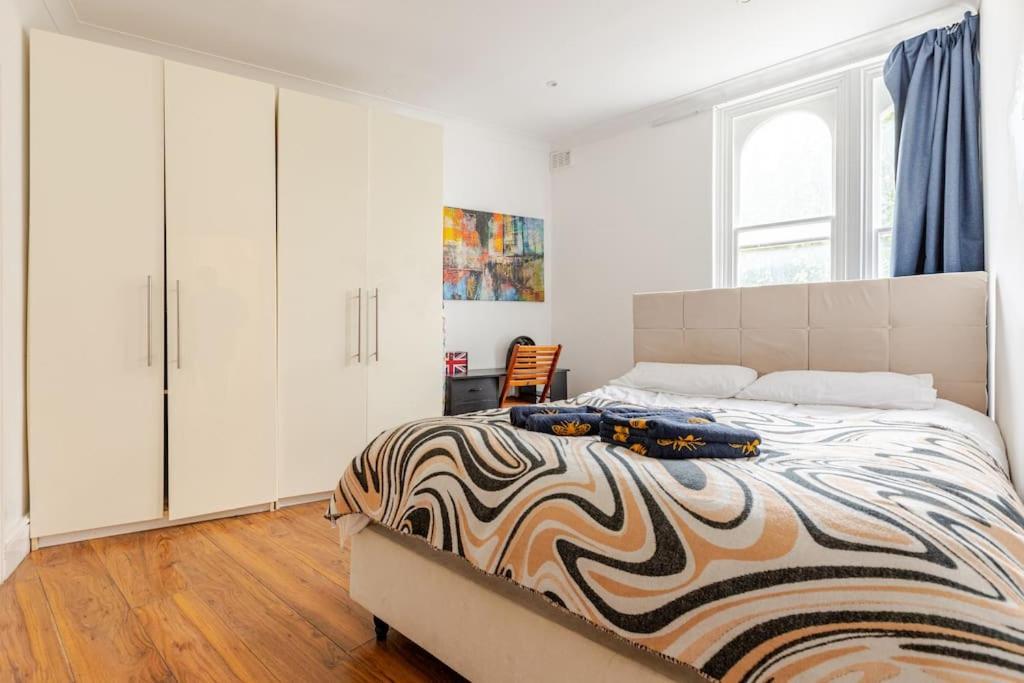 2 Bedroom Flat In St Johns Wood Apartment London
