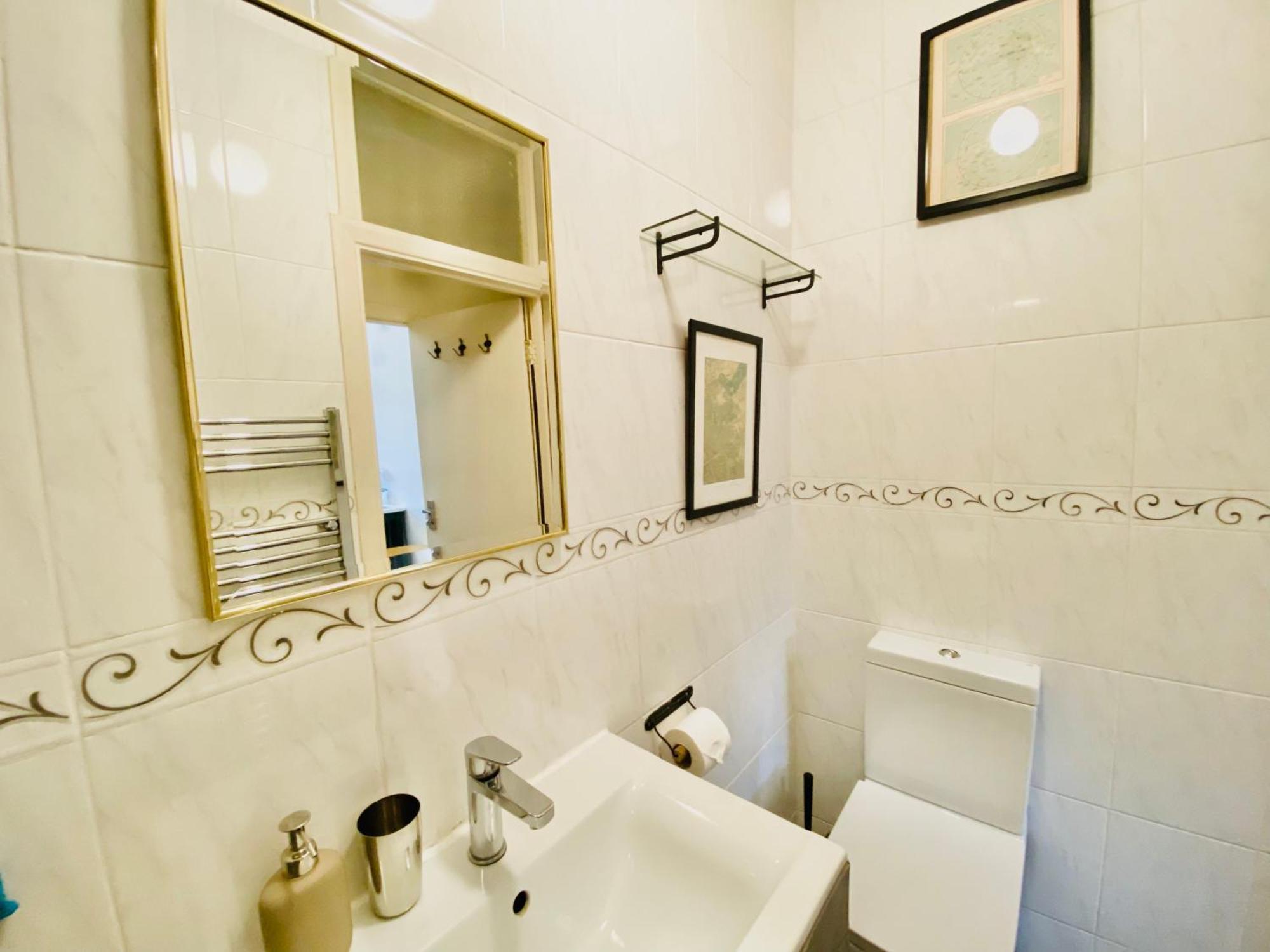 London's East End 2 Bedroom Apartment