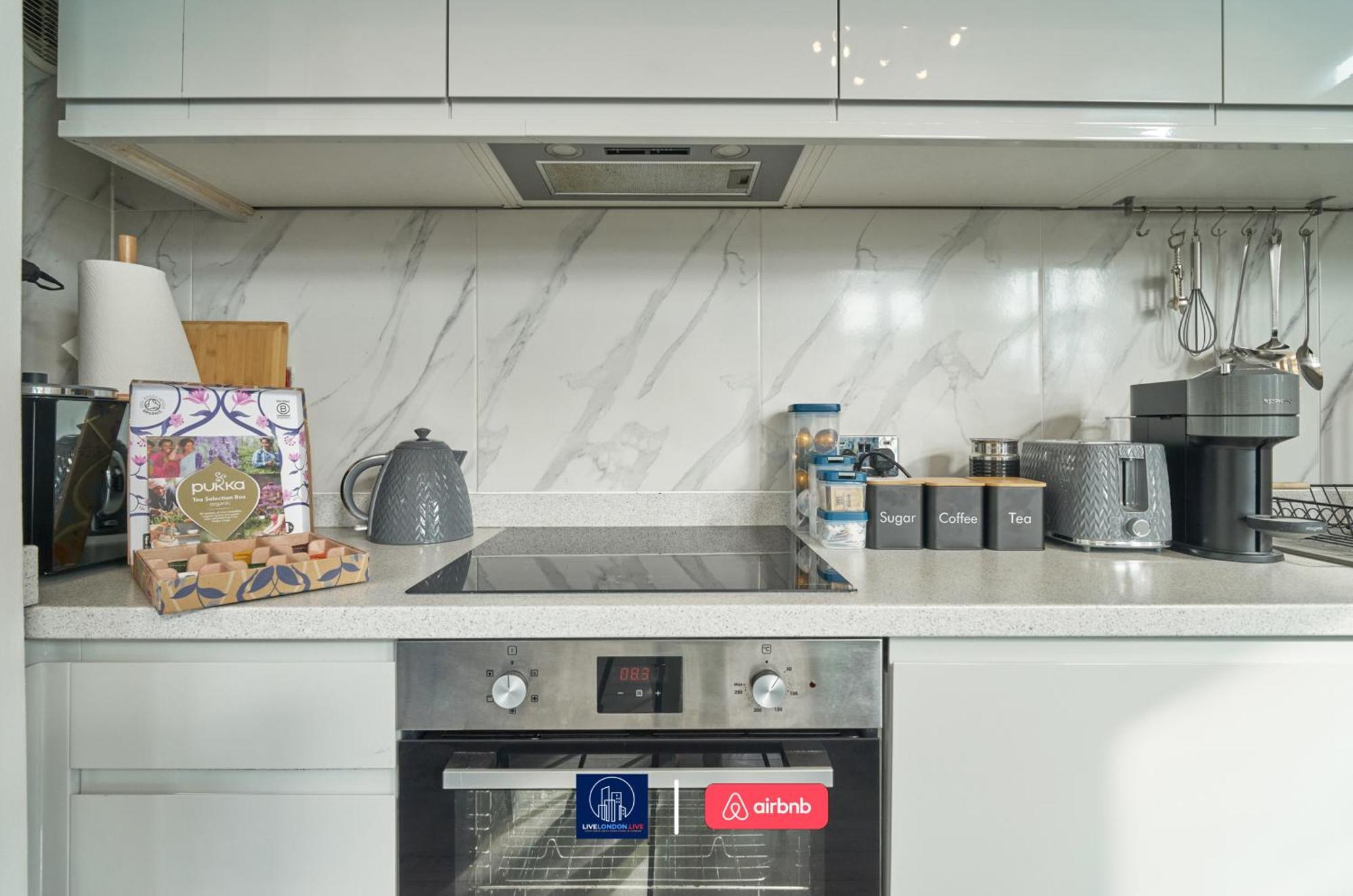 Apartment Last-minute Specials L Sleeps Up To 4 Guests L One-bedroom With King Bed And High Ceilings Near Camden By Live Short Lets & Serviced *