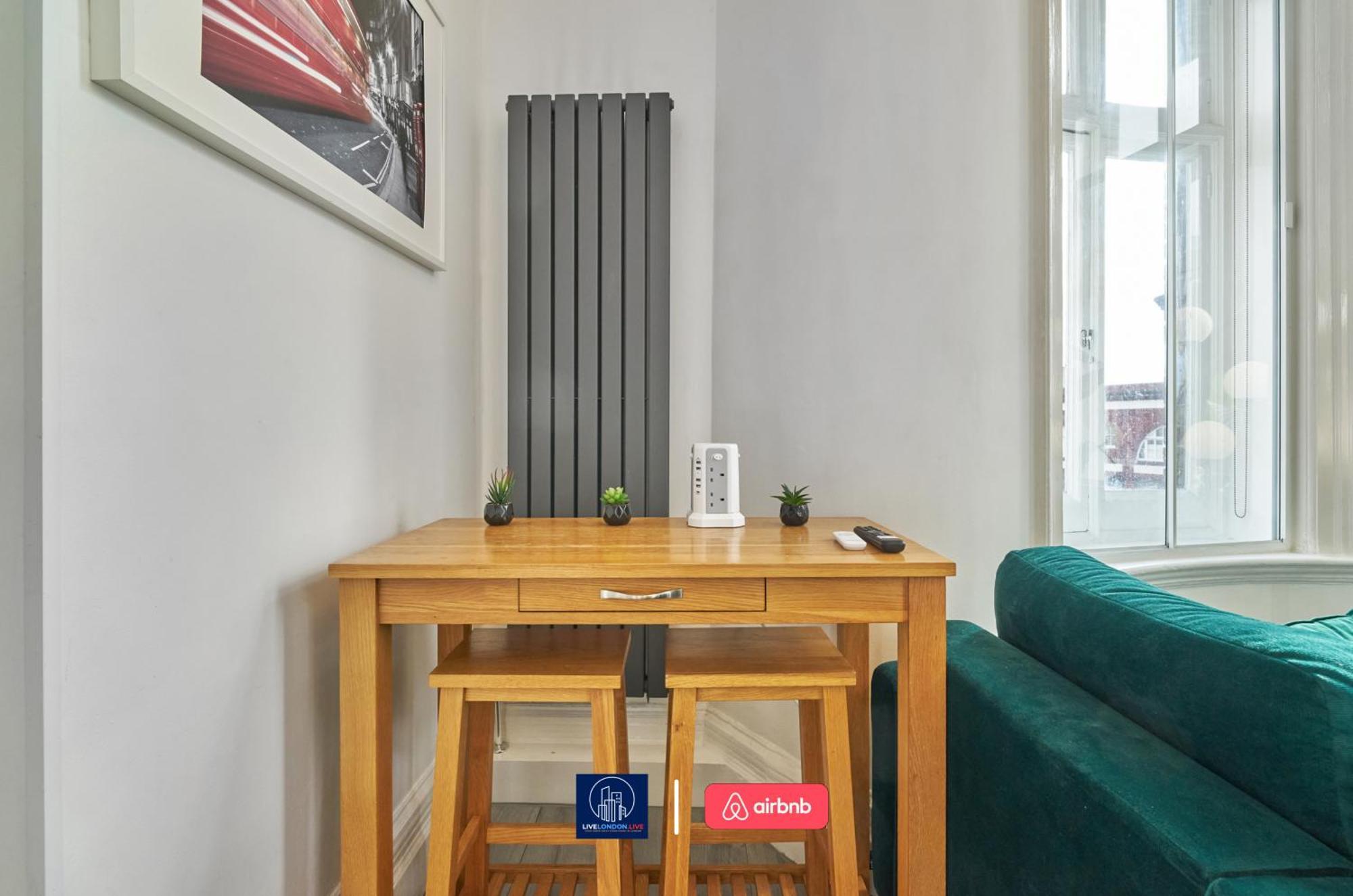 Last-minute Specials L Sleeps Up To 4 Guests L One-bedroom With King Bed And High Ceilings Near Camden By Live Short Lets & Serviced London