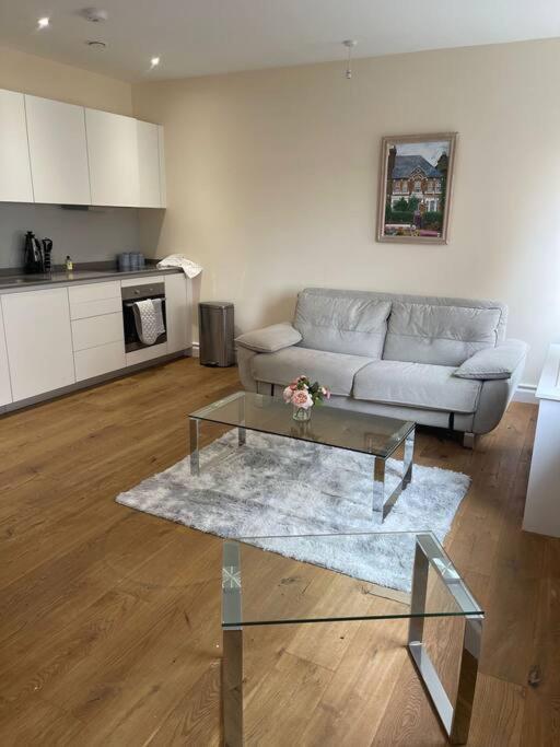 Lovelystudio In Kensington London