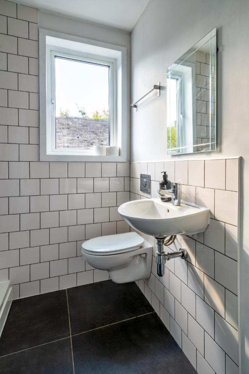 Stunning 5bd With Private Garden & Parking Access Londres