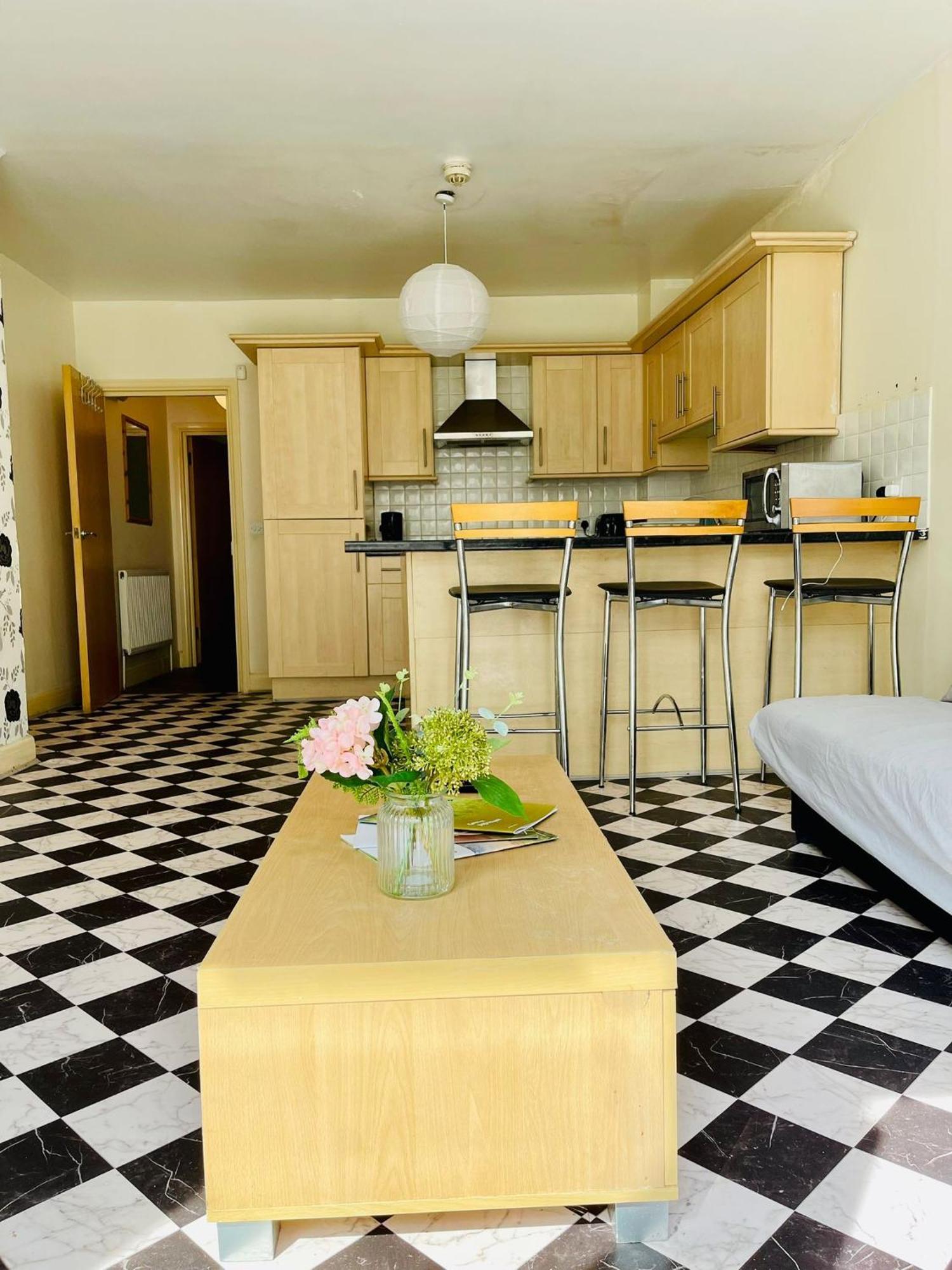 Ensuite Family In Stratford Guest house London